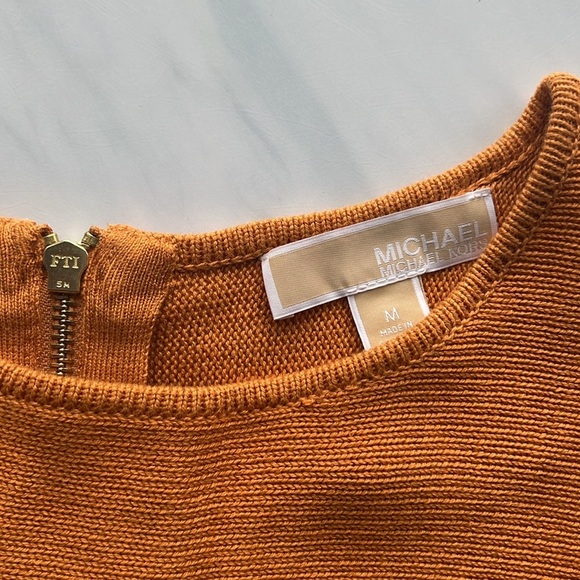 NWT MICHAEL Michael Kors Curved Hem Gold Back Zip Crew Neck Sweater Size Medium - Picture 3 of 7